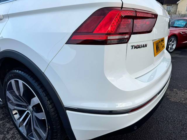 Volkswagen Tiguan 2.0 TDi (150) BlueMotion Tech R-Line 5dr Estate Diesel White