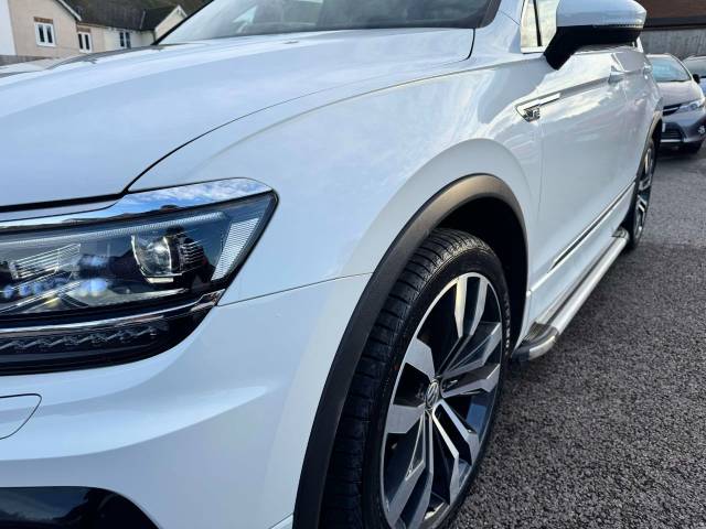 Volkswagen Tiguan 2.0 TDi (150) BlueMotion Tech R-Line 5dr Estate Diesel White