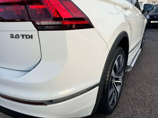 Volkswagen Tiguan 2.0 TDi (150) BlueMotion Tech R-Line 5dr Estate Diesel White