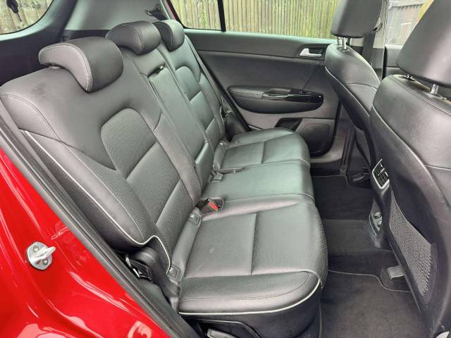 Kia Sportage 1.6 CRDi 48V ISG 4 5dr DCT Auto Estate Diesel Red