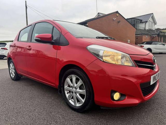 Toyota Yaris 1.33 VVT-i T Spirit 5dr Hatchback Petrol Red