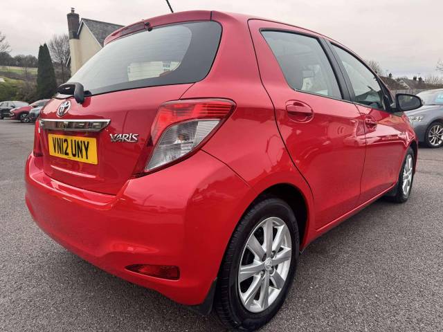 Toyota Yaris 1.33 VVT-i T Spirit 5dr Hatchback Petrol Red