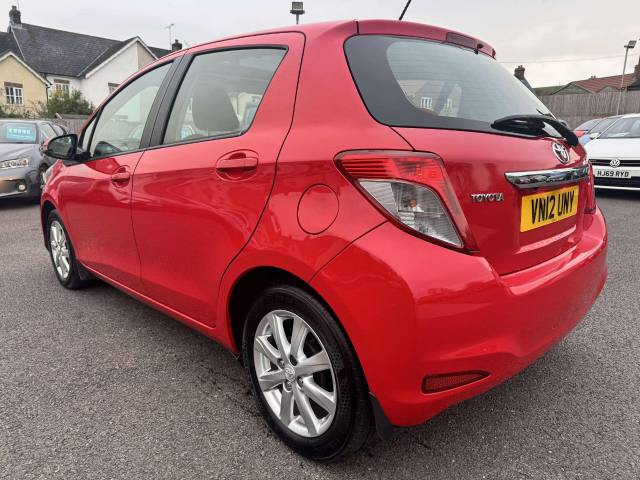 Toyota Yaris 1.33 VVT-i T Spirit 5dr Hatchback Petrol Red