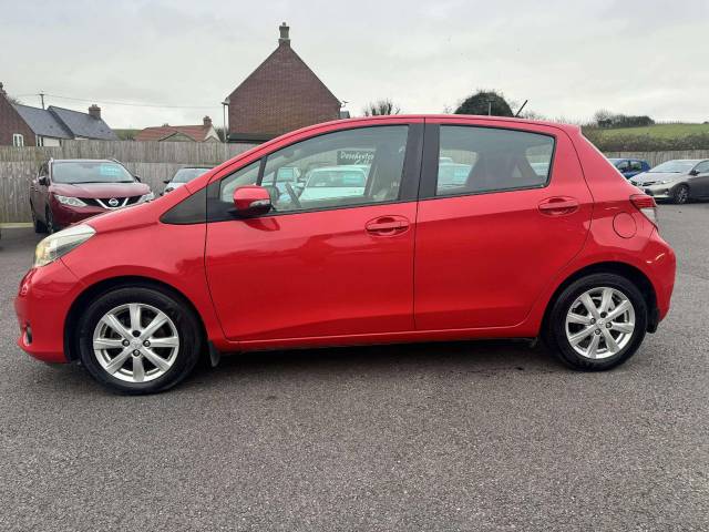 Toyota Yaris 1.33 VVT-i T Spirit 5dr Hatchback Petrol Red
