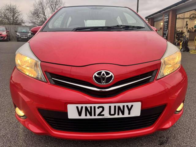 Toyota Yaris 1.33 VVT-i T Spirit 5dr Hatchback Petrol Red