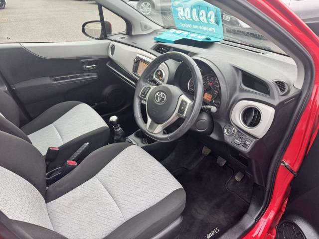 Toyota Yaris 1.33 VVT-i T Spirit 5dr Hatchback Petrol Red