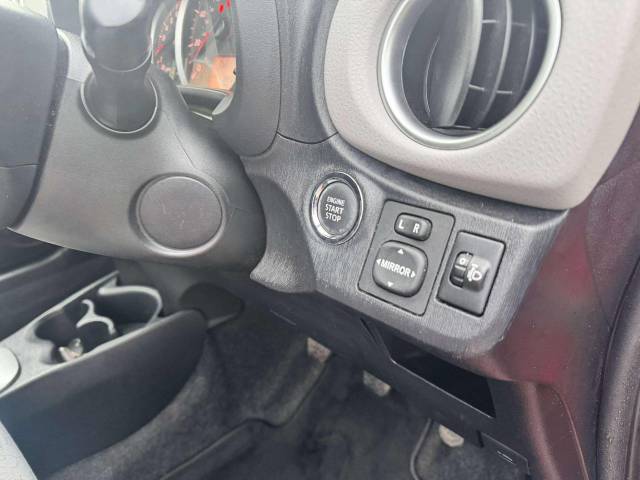 Toyota Yaris 1.33 VVT-i T Spirit 5dr Hatchback Petrol Red