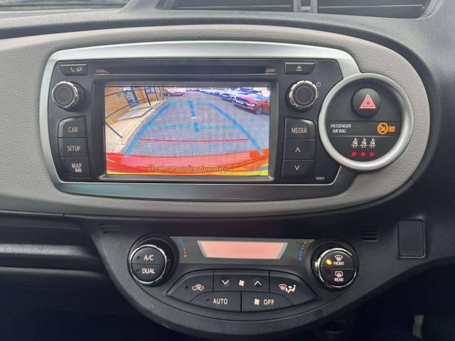 Toyota Yaris 1.33 VVT-i T Spirit 5dr Hatchback Petrol Red