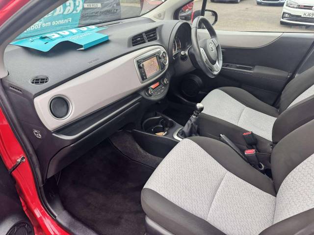 Toyota Yaris 1.33 VVT-i T Spirit 5dr Hatchback Petrol Red