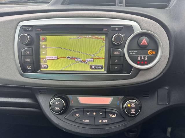 Toyota Yaris 1.33 VVT-i T Spirit 5dr Hatchback Petrol Red