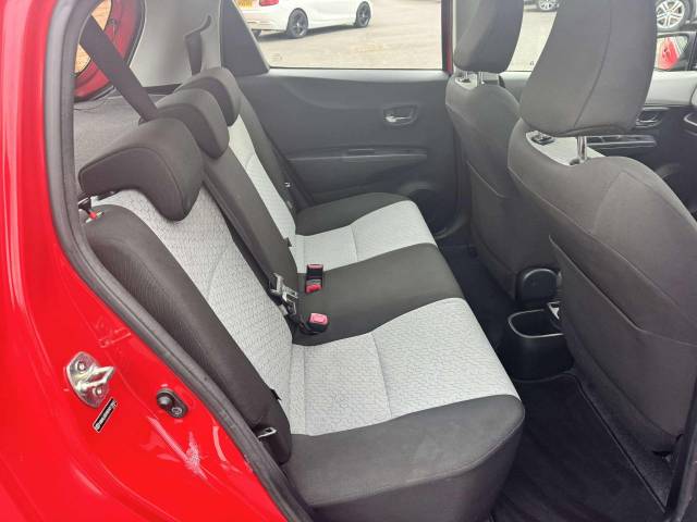 Toyota Yaris 1.33 VVT-i T Spirit 5dr Hatchback Petrol Red