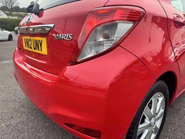Toyota Yaris 1.33 VVT-i T Spirit 5dr Hatchback Petrol Red