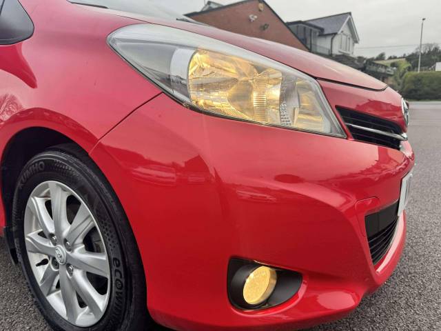 Toyota Yaris 1.33 VVT-i T Spirit 5dr Hatchback Petrol Red