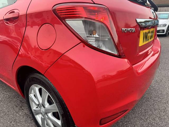 Toyota Yaris 1.33 VVT-i T Spirit 5dr Hatchback Petrol Red