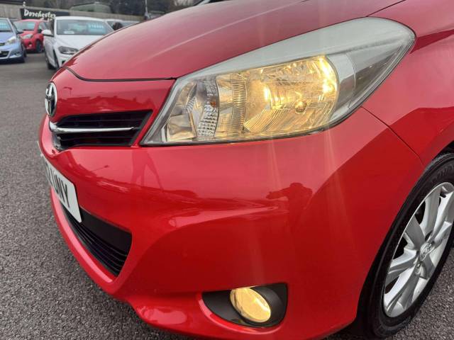 Toyota Yaris 1.33 VVT-i T Spirit 5dr Hatchback Petrol Red