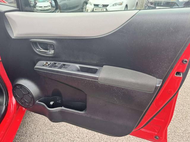 Toyota Yaris 1.33 VVT-i T Spirit 5dr Hatchback Petrol Red