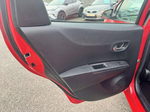 Toyota Yaris 1.33 VVT-i T Spirit 5dr Hatchback Petrol Red