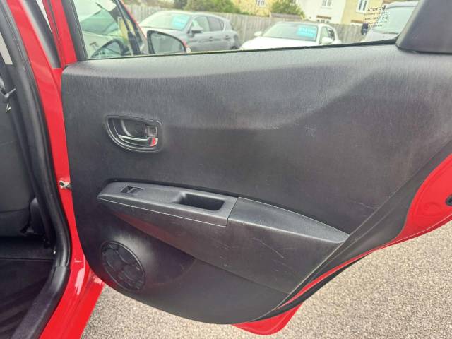 Toyota Yaris 1.33 VVT-i T Spirit 5dr Hatchback Petrol Red