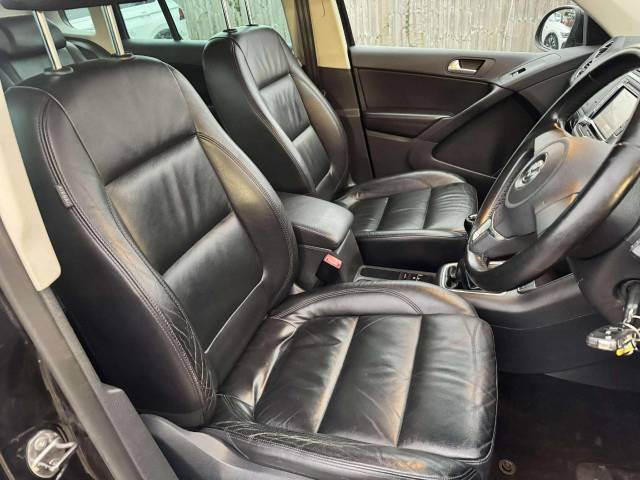Volkswagen Tiguan 2.0 TDi Sport 4Motion 5dr Estate Diesel Black