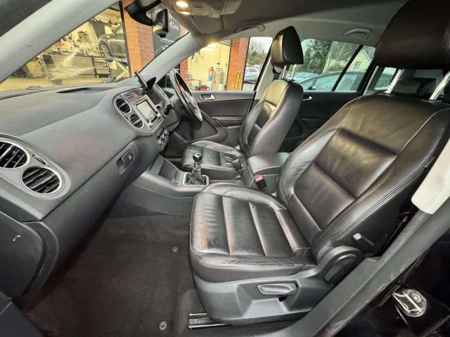 Volkswagen Tiguan 2.0 TDi Sport 4Motion 5dr Estate Diesel Black