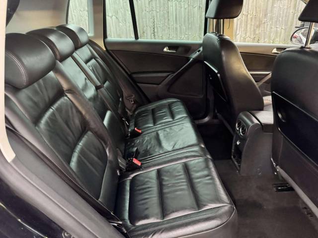 Volkswagen Tiguan 2.0 TDi Sport 4Motion 5dr Estate Diesel Black