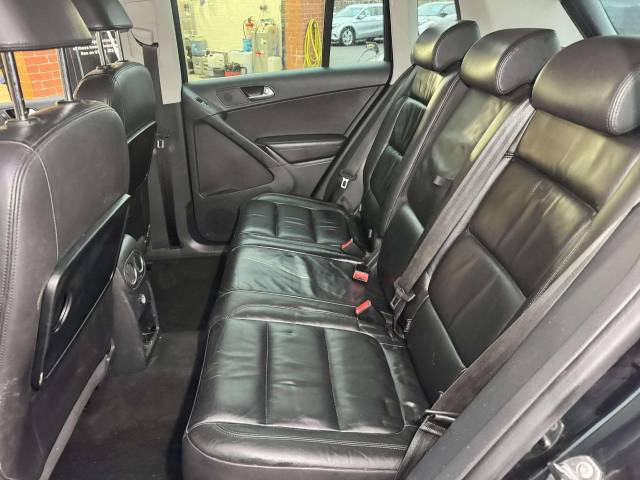Volkswagen Tiguan 2.0 TDi Sport 4Motion 5dr Estate Diesel Black