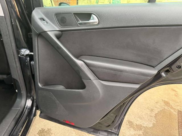 Volkswagen Tiguan 2.0 TDi Sport 4Motion 5dr Estate Diesel Black
