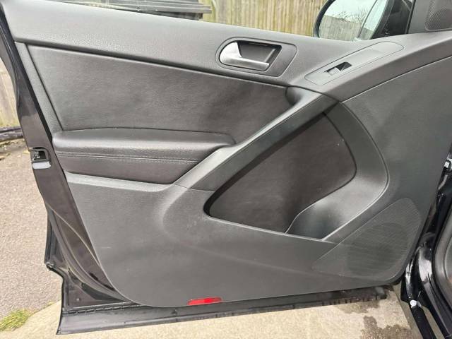 Volkswagen Tiguan 2.0 TDi Sport 4Motion 5dr Estate Diesel Black