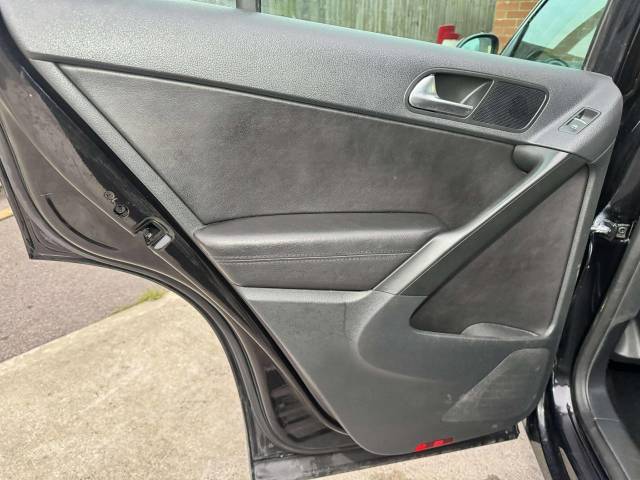Volkswagen Tiguan 2.0 TDi Sport 4Motion 5dr Estate Diesel Black
