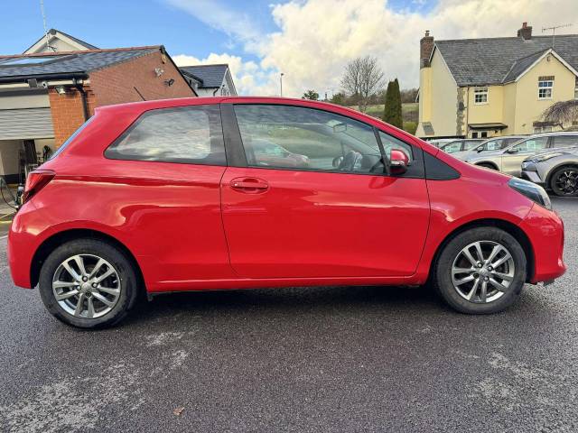 Toyota Yaris 1.0 VVT-i Icon 3dr Hatchback Petrol Red