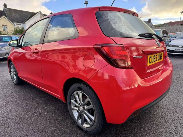 Toyota Yaris 1.0 VVT-i Icon 3dr Hatchback Petrol Red