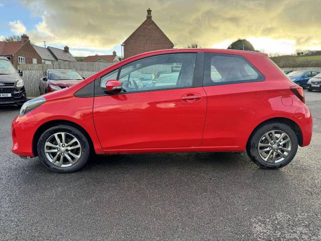 Toyota Yaris 1.0 VVT-i Icon 3dr Hatchback Petrol Red