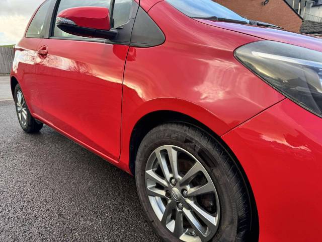 Toyota Yaris 1.0 VVT-i Icon 3dr Hatchback Petrol Red