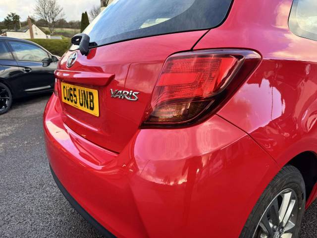Toyota Yaris 1.0 VVT-i Icon 3dr Hatchback Petrol Red