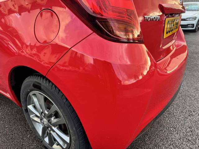 Toyota Yaris 1.0 VVT-i Icon 3dr Hatchback Petrol Red