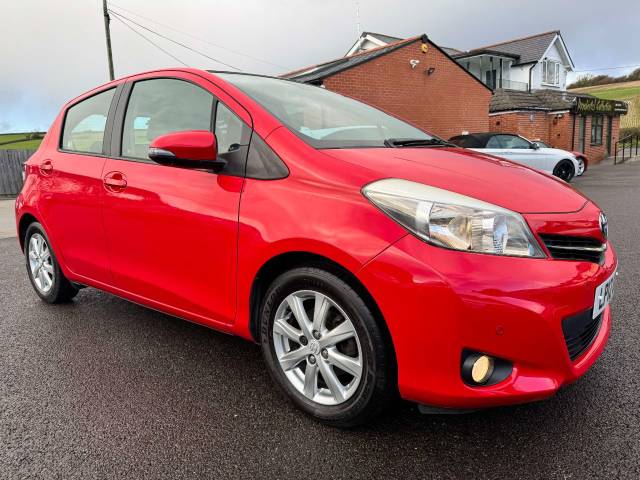 Toyota Yaris 1.33 VVT-i T Spirit 5dr Multidrive S Hatchback Petrol Red