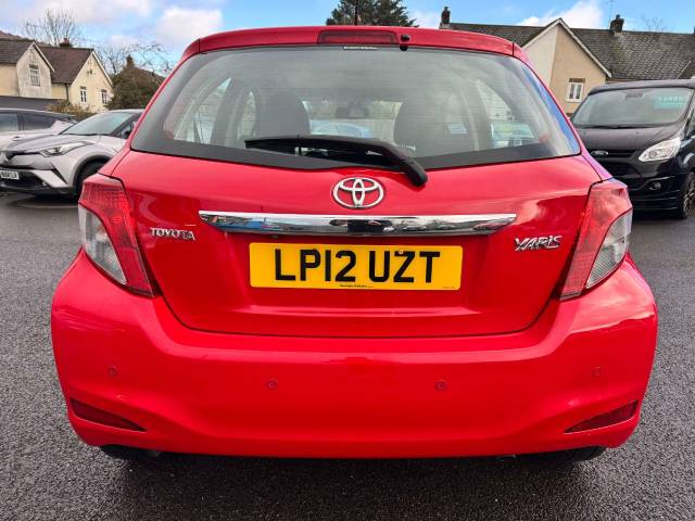 Toyota Yaris 1.33 VVT-i T Spirit 5dr Multidrive S Hatchback Petrol Red