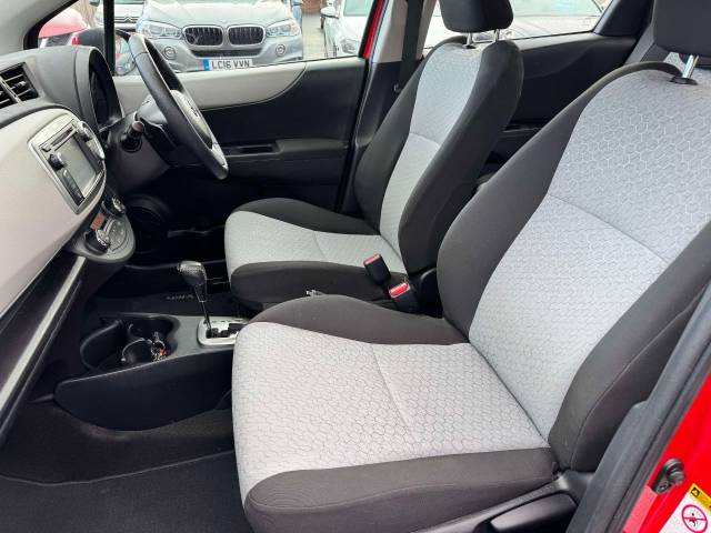 Toyota Yaris 1.33 VVT-i T Spirit 5dr Multidrive S Hatchback Petrol Red