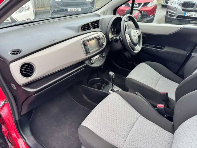 Toyota Yaris 1.33 VVT-i T Spirit 5dr Multidrive S Hatchback Petrol Red