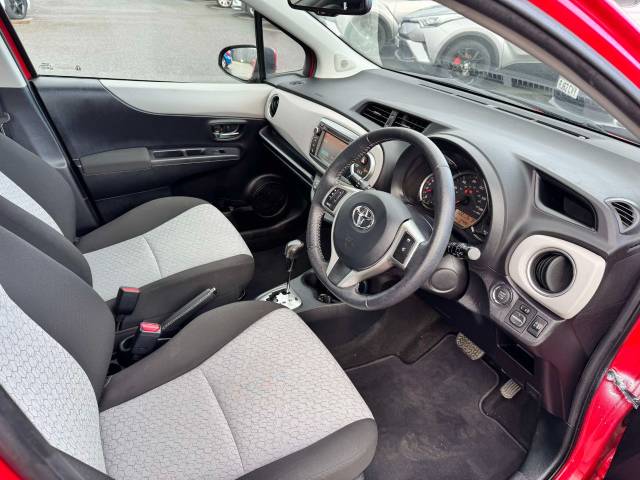 Toyota Yaris 1.33 VVT-i T Spirit 5dr Multidrive S Hatchback Petrol Red