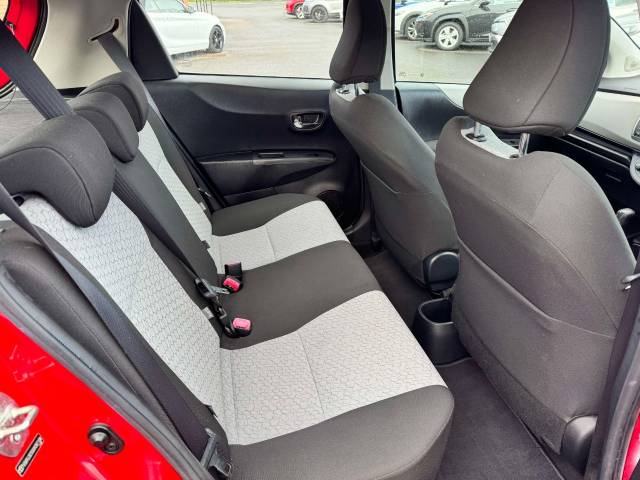 Toyota Yaris 1.33 VVT-i T Spirit 5dr Multidrive S Hatchback Petrol Red