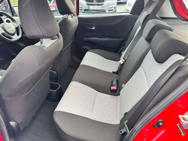 Toyota Yaris 1.33 VVT-i T Spirit 5dr Multidrive S Hatchback Petrol Red