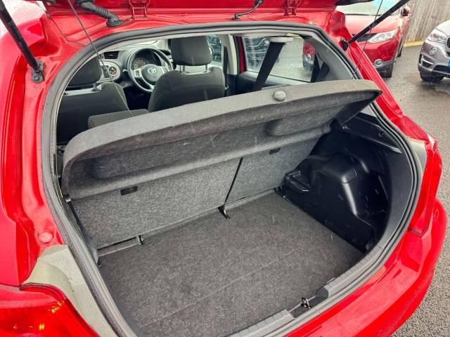 Toyota Yaris 1.33 VVT-i T Spirit 5dr Multidrive S Hatchback Petrol Red