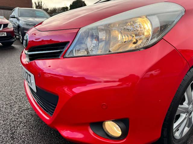 Toyota Yaris 1.33 VVT-i T Spirit 5dr Multidrive S Hatchback Petrol Red