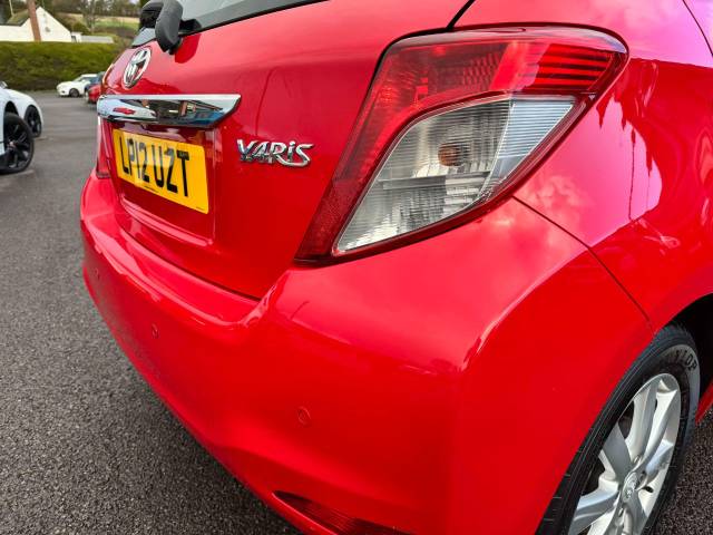 Toyota Yaris 1.33 VVT-i T Spirit 5dr Multidrive S Hatchback Petrol Red