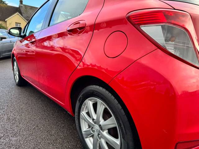 Toyota Yaris 1.33 VVT-i T Spirit 5dr Multidrive S Hatchback Petrol Red