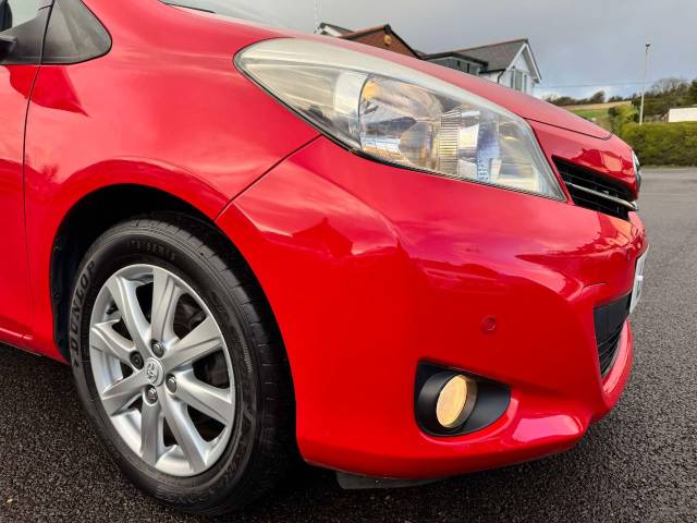 Toyota Yaris 1.33 VVT-i T Spirit 5dr Multidrive S Hatchback Petrol Red