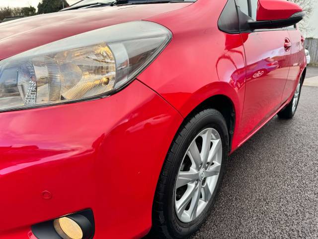 Toyota Yaris 1.33 VVT-i T Spirit 5dr Multidrive S Hatchback Petrol Red