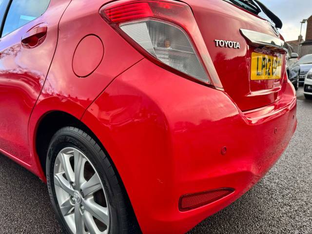 Toyota Yaris 1.33 VVT-i T Spirit 5dr Multidrive S Hatchback Petrol Red