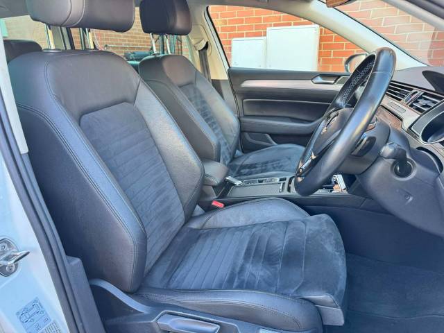 Volkswagen Passat 1.4 TSI GTE 5dr DSG Estate Petrol / Electric Hybrid White